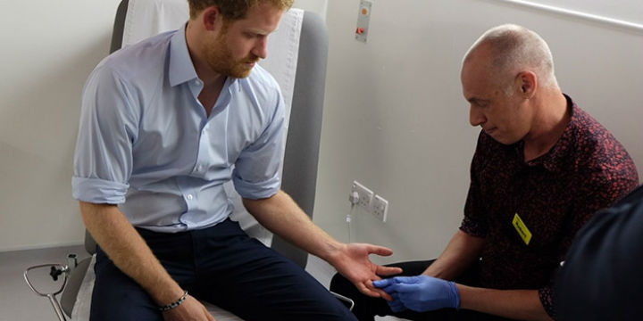 Prinz Harry beim HIV-Test