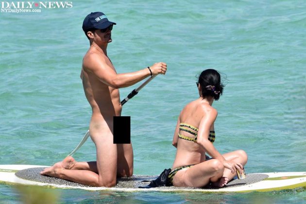 Orlando Bloom nackt mit Katy Perry auf einem Floß