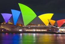 Sydney Opera House in Regenbogenfarben