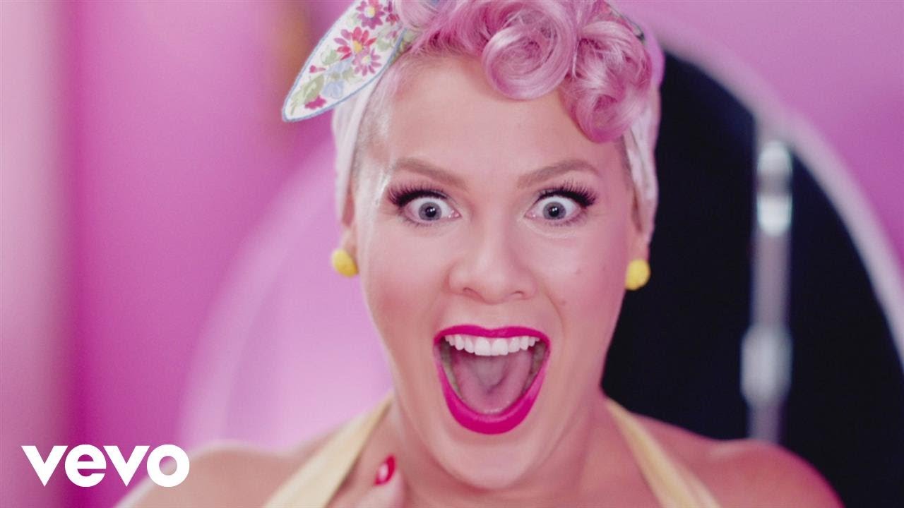 [Video] Pink und Channing Tatum tauschen ihre Rollen (und die Klamotten)
