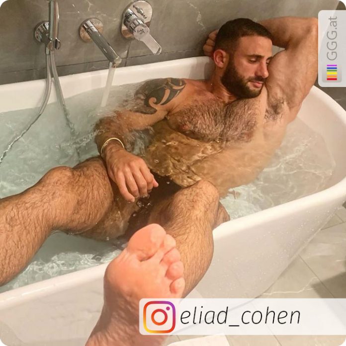 Eliad Cohen in der Badewanne