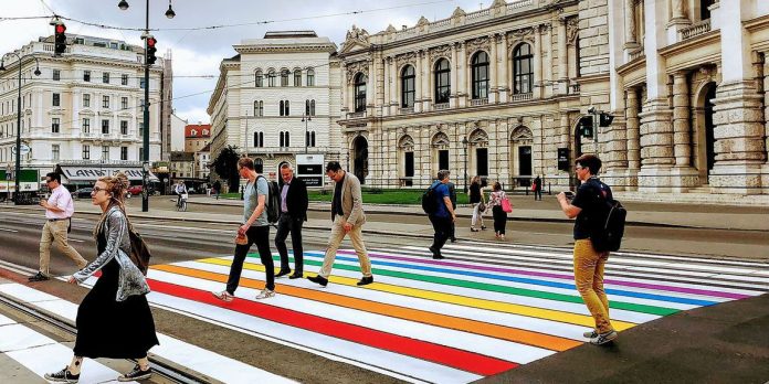 Regenbogen-Zebrastreifen in Wien