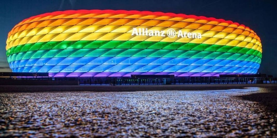 Allianz-Arena in Regenbogen-Farben