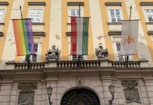 Regenbogenflagge am Rathaus von Budapest